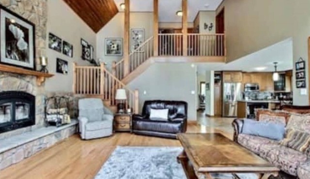 Luxury Cottage Estate & Guest House in West Nipissing