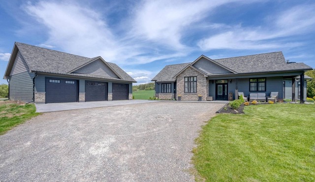 Luxury cottage on private 28 acres in Castleton ON