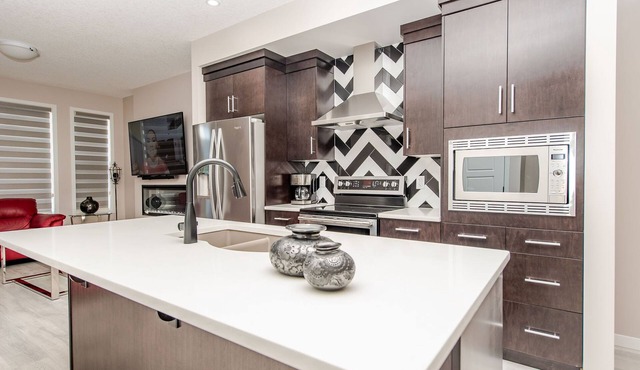 Luxury cozy home in the south of Calgary