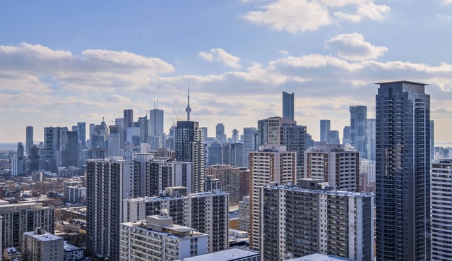 Luxury Downtown Condo - Million Dollar City Views!