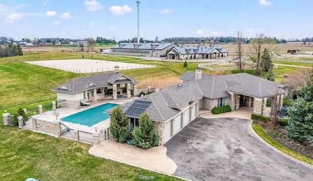 Luxury Estate in Halton