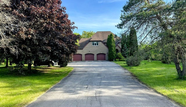 Luxury Estate near Presquille Park & PEC | 4000+ SqFt | Jacuzzi | Near PEC |