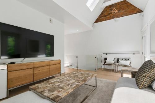 Luxury Home 3bed2bath Yorkville Parking Sauna Gym