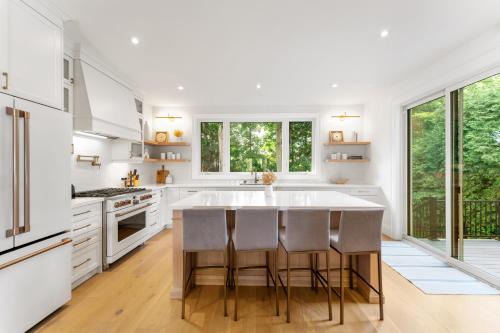 Luxury Home - 5 min from airport, 15 to downtown