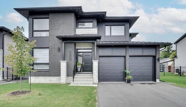 Luxury Home - Near Downtown Ottawa