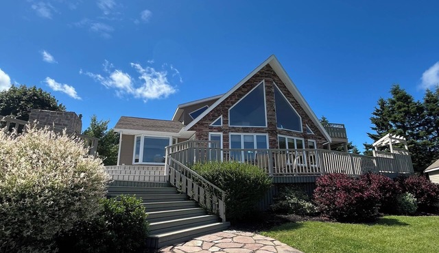 Luxury House in the Cavendish Area with Pool, Hot Tub and Air Conditioning
