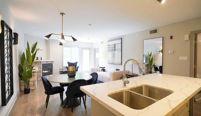 Luxury Jacuzzi Suite-Full Kitchen