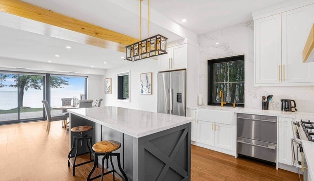 Luxury Lakefront Cottage | Sunset Views & Dock