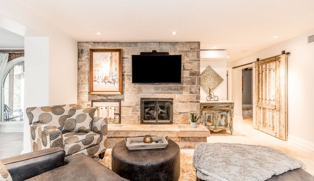 Luxury Lakeside Executive Suite