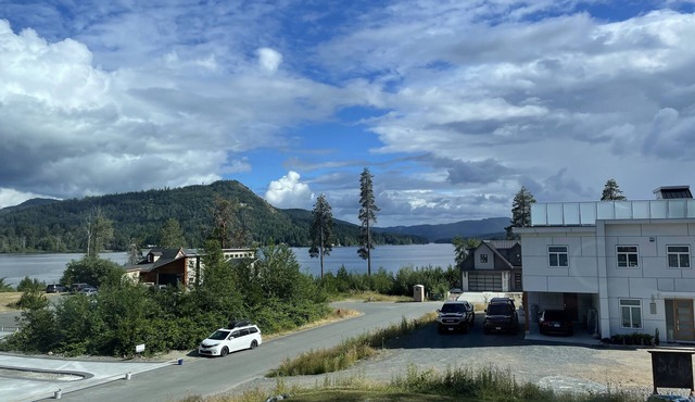 Luxury Lakeview House w/Dock & Hot Tub