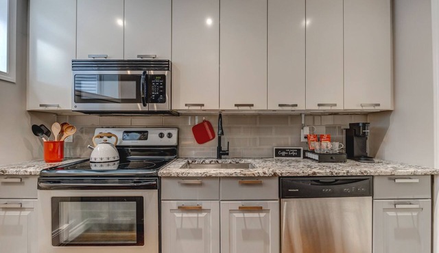 Luxury Legal Suite in Cranston - near South Health Campus