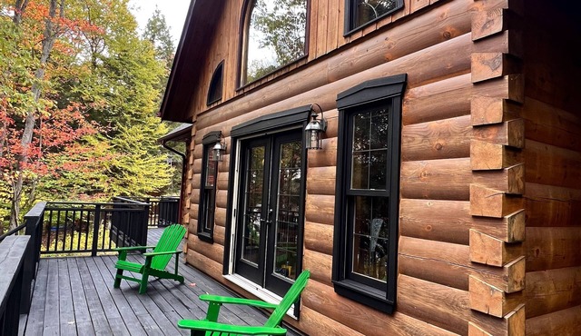 Luxury Muskoka Lakefront Loghaus | 6BR, 4BA, Pet Friendly Retreat in Parry Sound