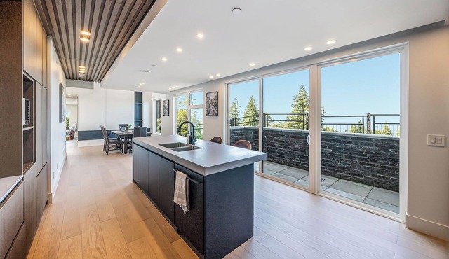 Luxury! New Built! Roof Top Ocean View! AC&BBQ