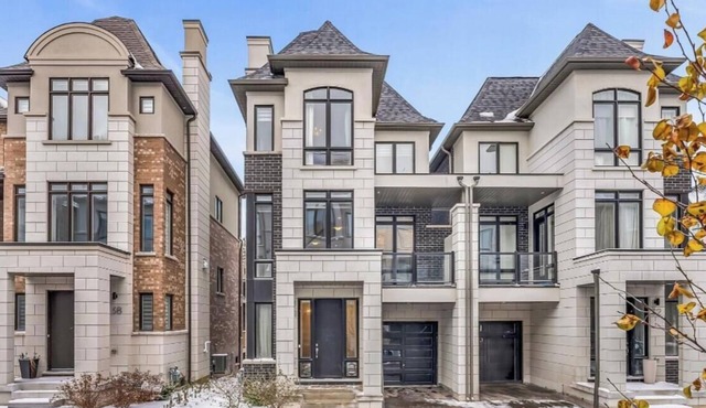 Luxury newly built home in Richmond hill