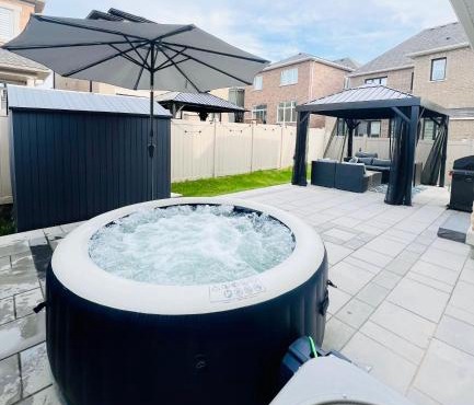 Luxury Oakville Home, Hot Tub, Fireplace, New Home