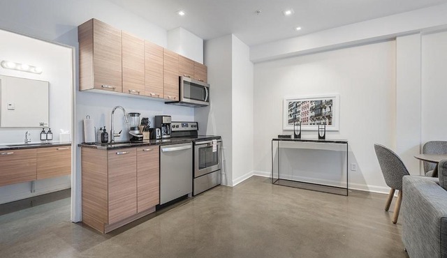 Luxury Old Montreal Suite with Soaring Ceilings