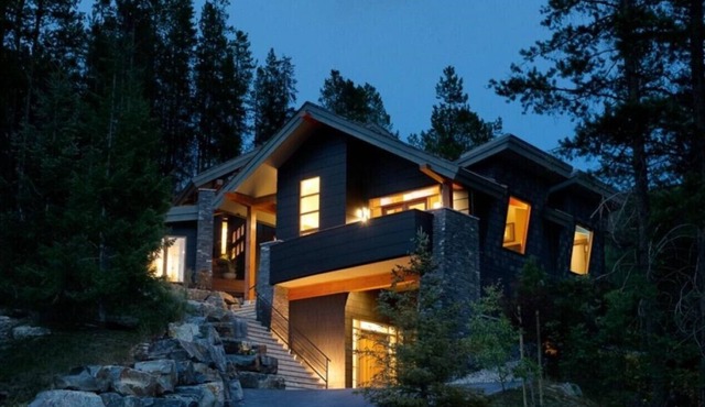 Luxury Panorama Chalet, Steps Away from Greywold Golf!