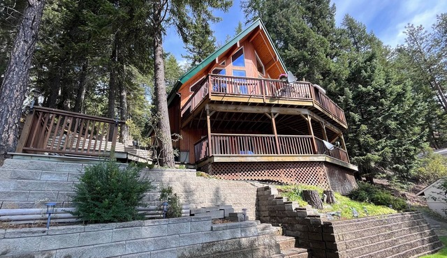 Luxury Private 150 foot Beachfront Lakehouse (sleeps 14) with two large docks.