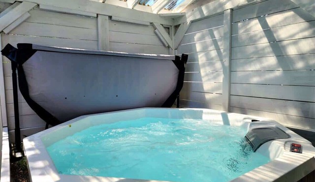 Luxury Retreat with Hot Tub | EV Charger & Parking