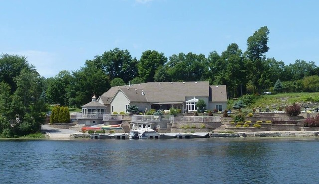 Luxury Riverfront Cottage 30 mins from Kingston ON