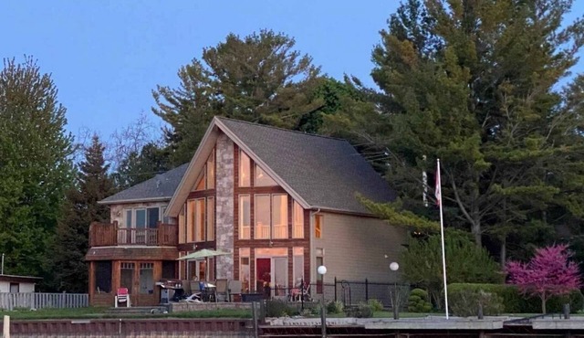 Luxury Riverside Cottage - Come and enjoy our Shack on the River!