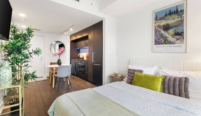 Luxury Stay with Indoor Pool and Jacuzzi