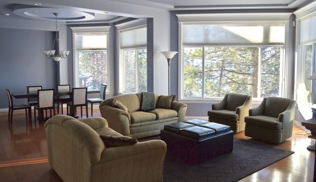Luxury Walkout Bungalow Steps from Kalamalka Lake