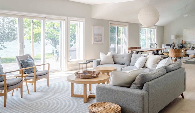 Luxury Waterfront Escape for 8 in PEC