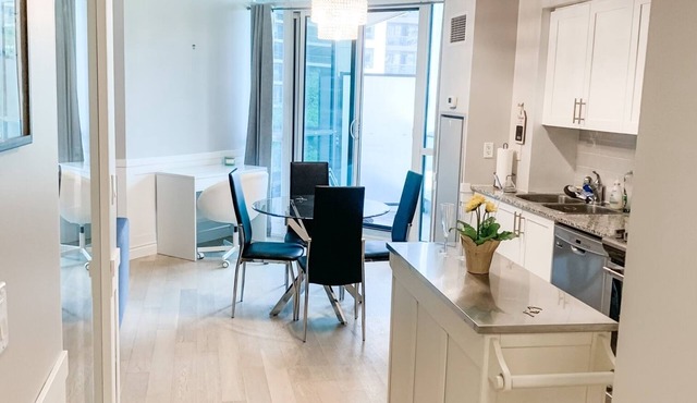 Luxury Waterfront Downtown Condo w/Pool & Parking