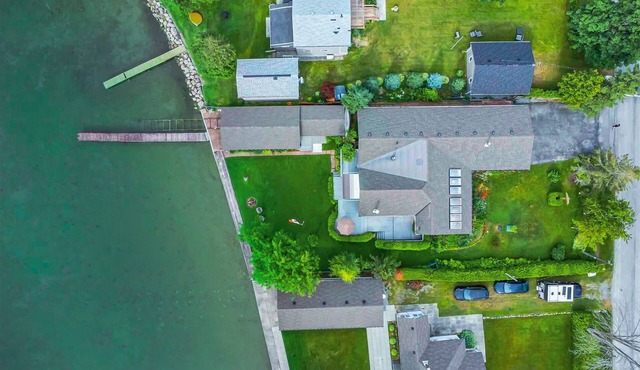 Luxury Waterfront/Lakefront Cottage on Lake Simcoe