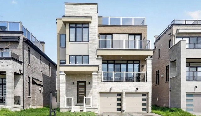 Luxury Waterfront Retreat | Walk to Beach | Sleeps 16