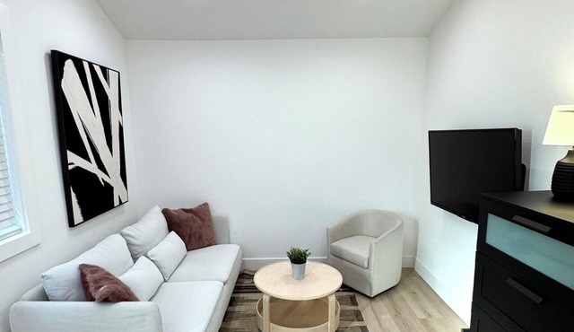 Lynnwood Modern Private Studio in Lynnwood