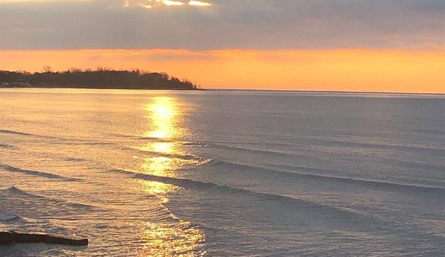 M&M Beach Retreat on Sandy Beach of Lake Erie