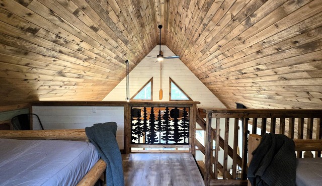 "Ma Cabine" - Quiet Retreat along the River in Huron Shores