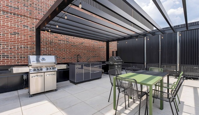 Mada Condo | Wallmount bed | Terrace with a View | Gym | AC | Cowork