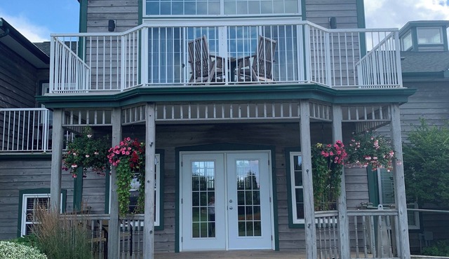 Magnificent two bedroom large balconies amazing water views