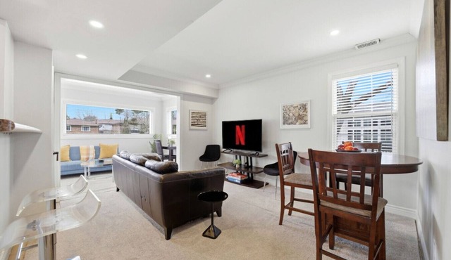 Main Floor 2BR Retreat, 2 Parking, 1 Bath & Wi-Fi