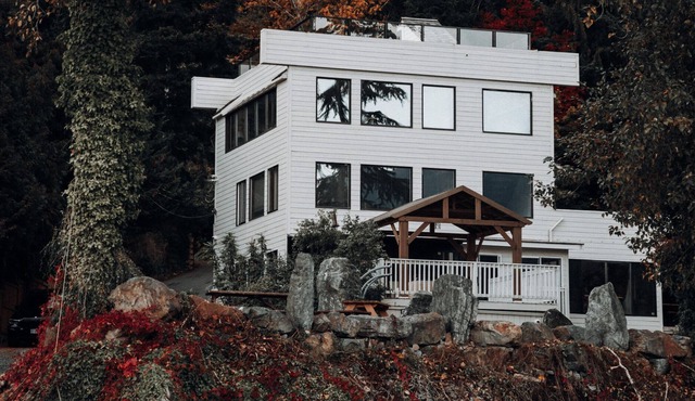 Majestic Rustic Family Lake Oasis ~ HotTub, Sauna