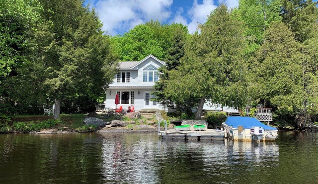 Mali's 3-Bedroom huge Lakeview Retreat on Lake Cecebe that is magical.