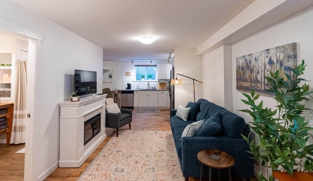 Maple Villa Guest Suite - affordable luxury in a serene but convenient location.