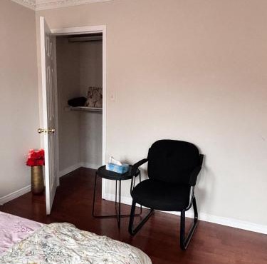 Master Bedroom with private Bathroom -Near Toronto Pearson airport