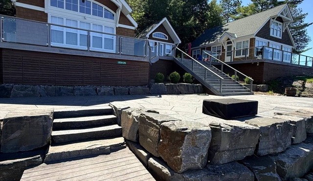 McLaren Island Waterfront Private Cottage