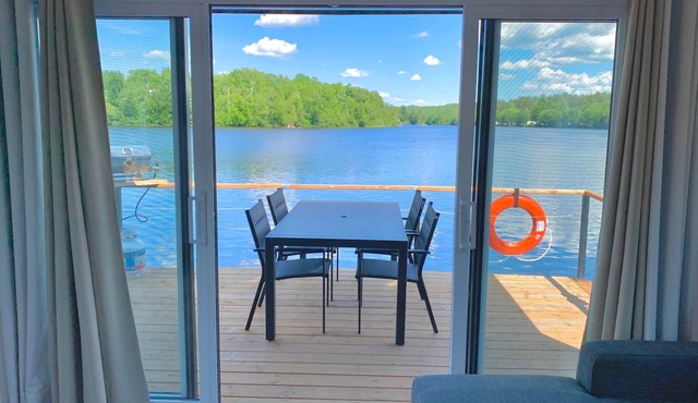 Melville Island Park 2 - Floating house, Parc de l'Île Melville 2 - Maison flottant in Shawinigan