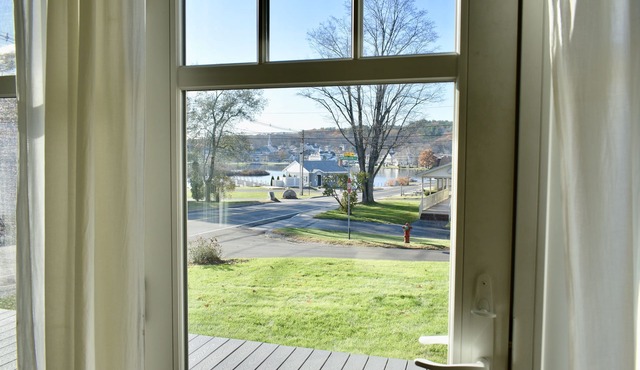 Meredith Bay - Brand New 1st Floor Apartment In Private Home in Meredith
