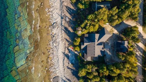 Michael's Luxury Cottage on Bruce Trail Starlink