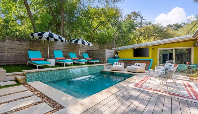 MidMod Bungalow 5BR Heated Pool in Austin