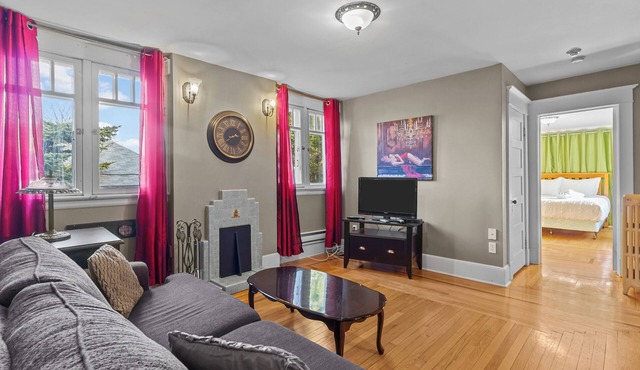 Midstream Manor 1BR Parking WiFi