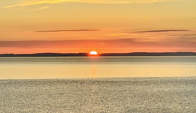 Million Dollar View! Ocean Front, 3 Bedroom Cottage, 15 Min. from St. John's