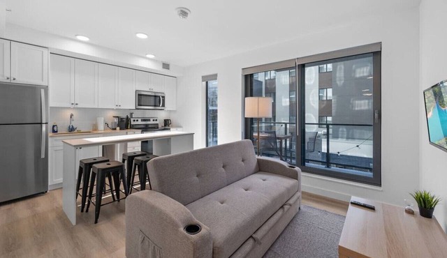 Mins to Saddledome | Rooftop Patio | Sofa Bed