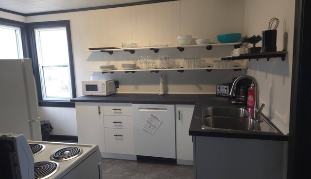 Minutes to Downtown and Ideal for Long-term Stays!